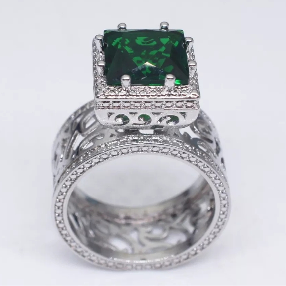 Vintage Green Stone Luxury Statement Ring